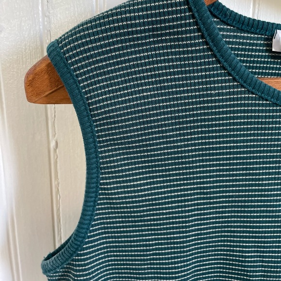 Green and white striped sleeveless top. CLEAN! ✨❇️ - Picture 3 of 3